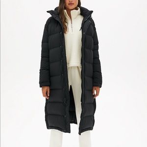 Aritzia Superpuff Long Black Down Parka coat sz M
